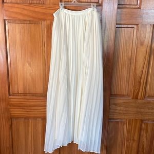 Elegant off-white Fluttering Fancy Dainty Jewels skirt